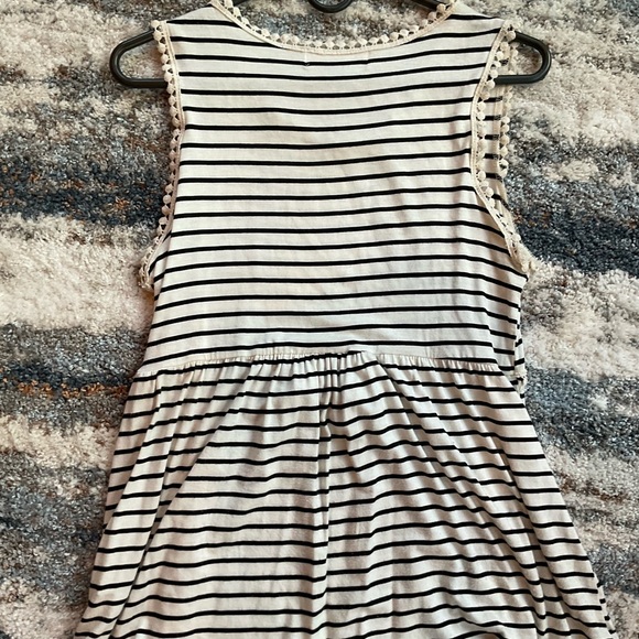 Sleeveless striped tunic top - Picture 3 of 3